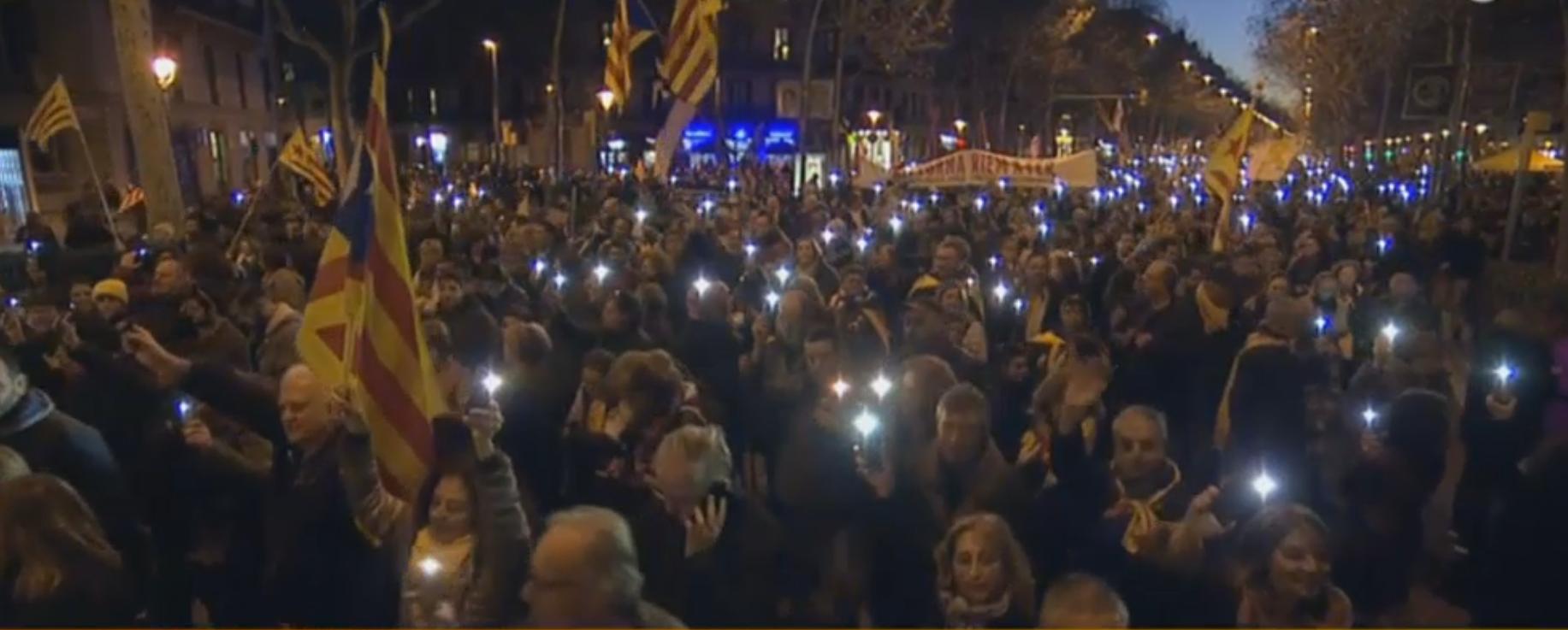 200.000 persoas  na Gran Via de Barcelona contra o xulgamento ao  Procés