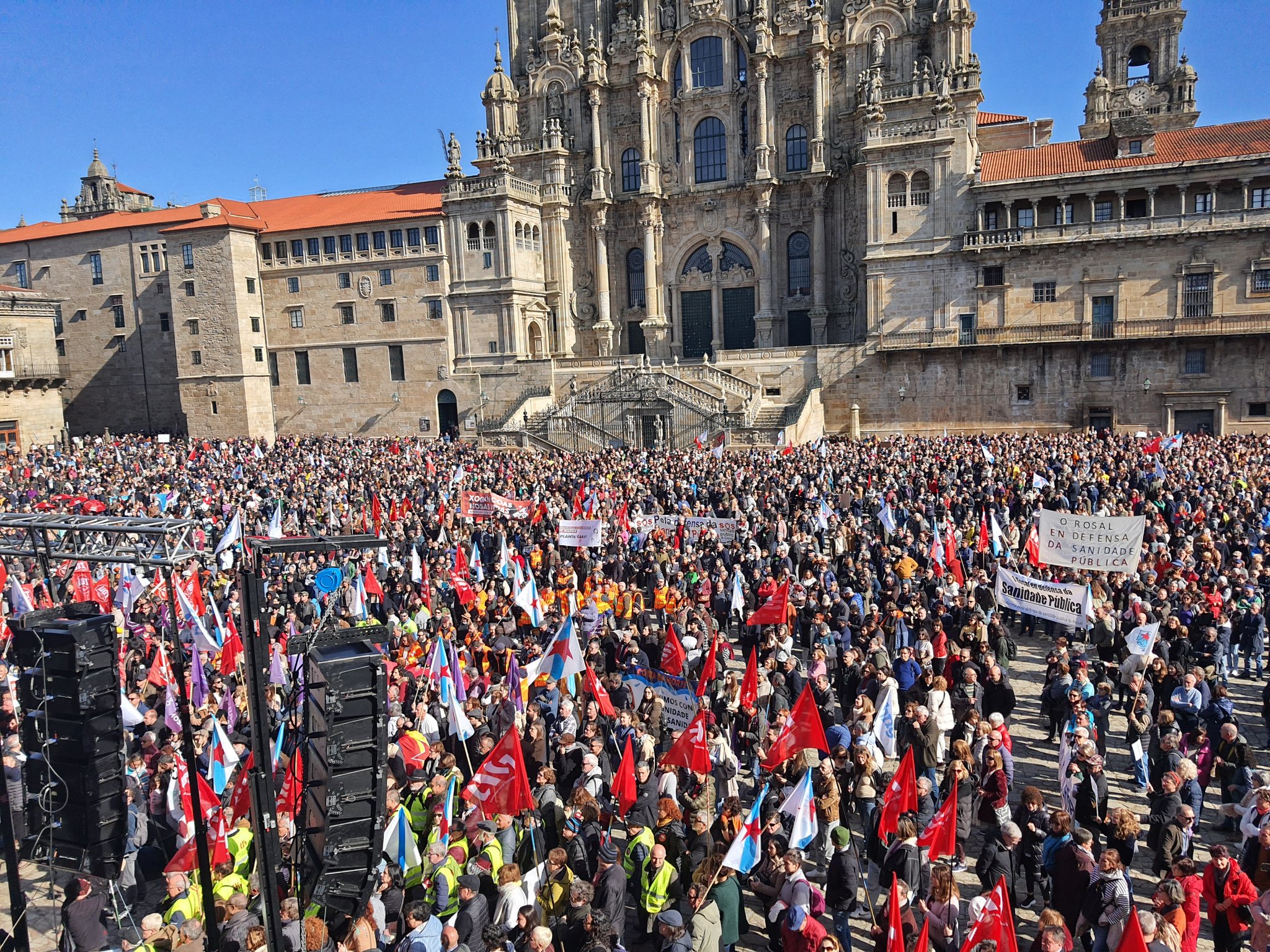 Milhares de pessoas manifestam-se em Compostela convocadas pola plataforma SOS Sanidade Pública